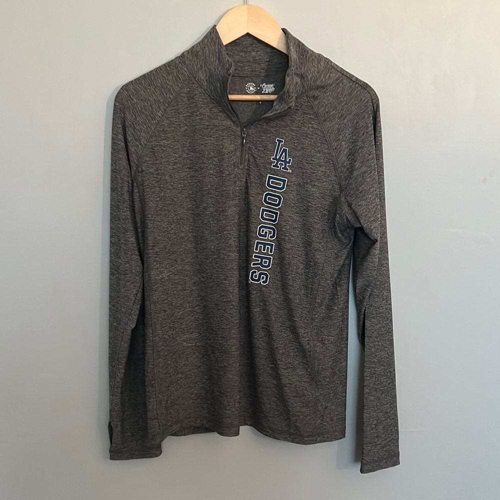 NWT LA Dodgers Womens Long Sleeve athletic too size medium with thumb holes